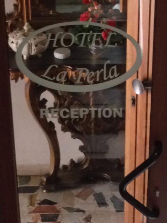 Albergo La Perla กาญารี ภายนอก รูปภาพ